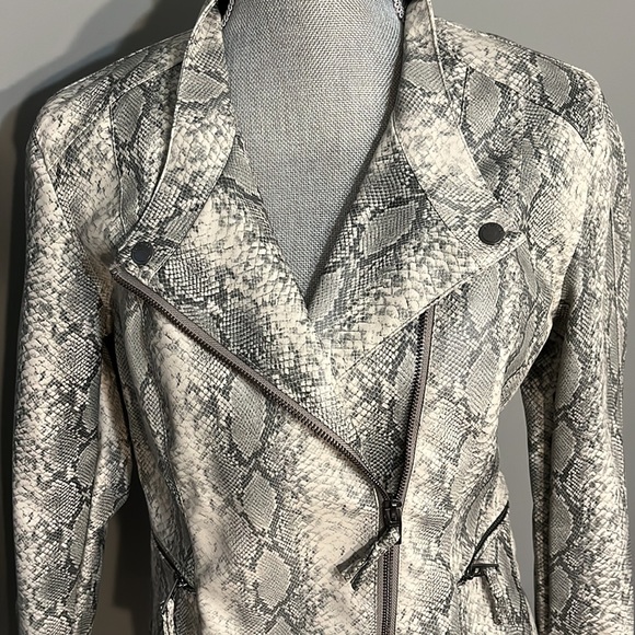BlankNYC Jacket - Picture 2 of 6